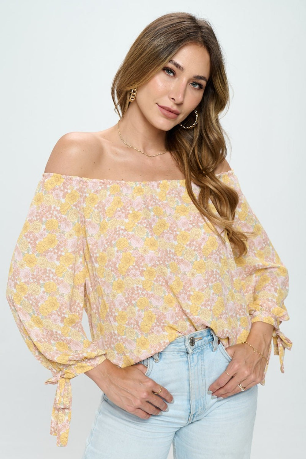 RENEE C Blusa floral de manga larga con hombros descubiertos