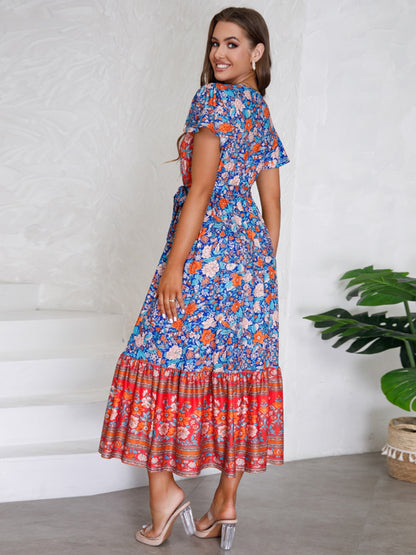 Robe imprimée nouée à manches courtes et col en V