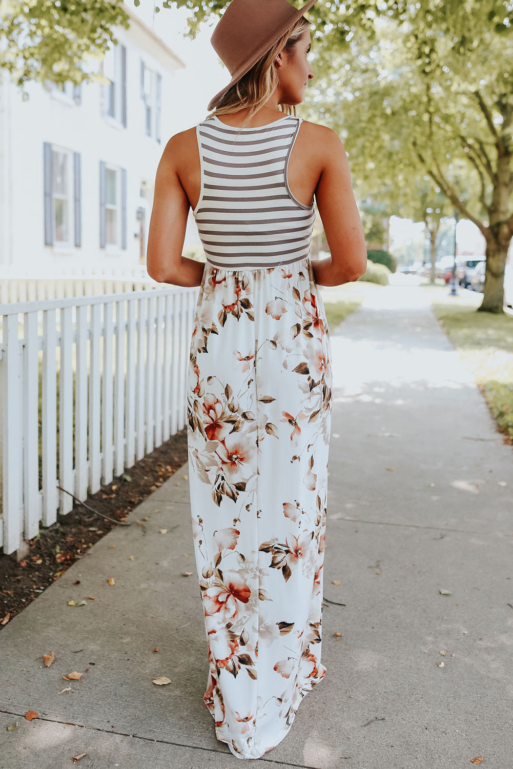 Robe débardeur blanche à rayures bohème et imprimé floral longueur au sol