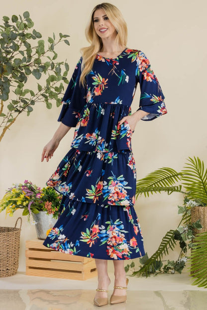 Vestido midi escalonado con volantes y flores de tamaño completo Celeste