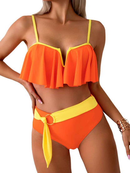 Conjunto de bikini con muescas y tirantes finos