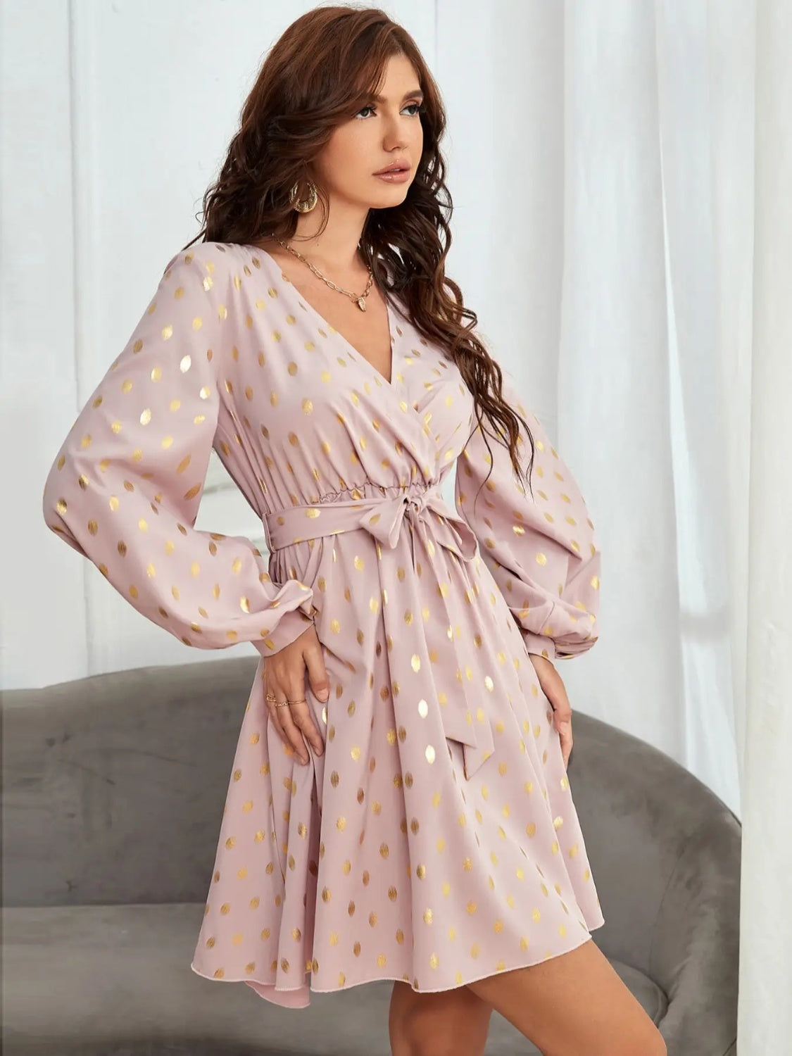 Robe à manches longues avec surplis imprimé et nouée