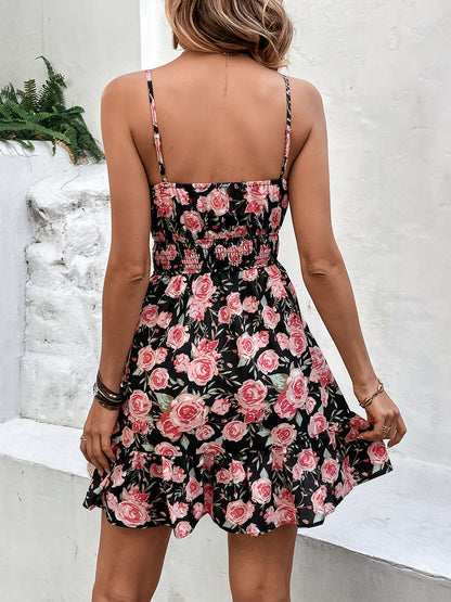 Robe à bretelles fines et imprimé roses nouées