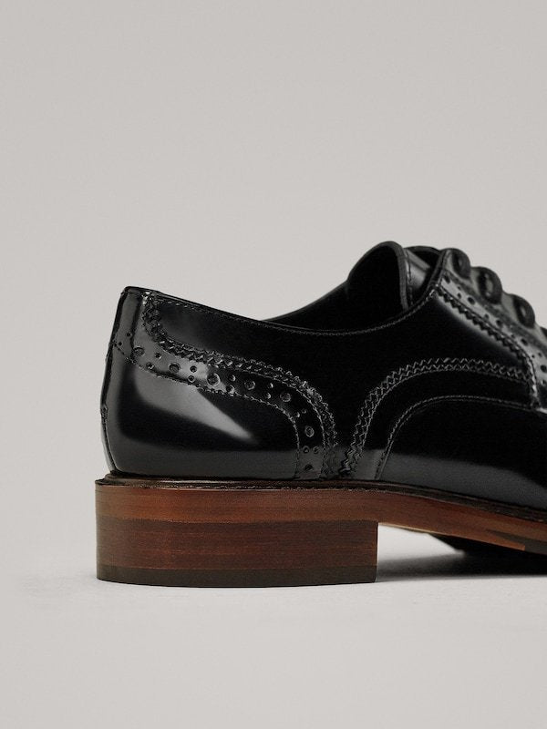 Zapatos británicos con cordones y plataforma de cuero Brogue vintage de tacón medio