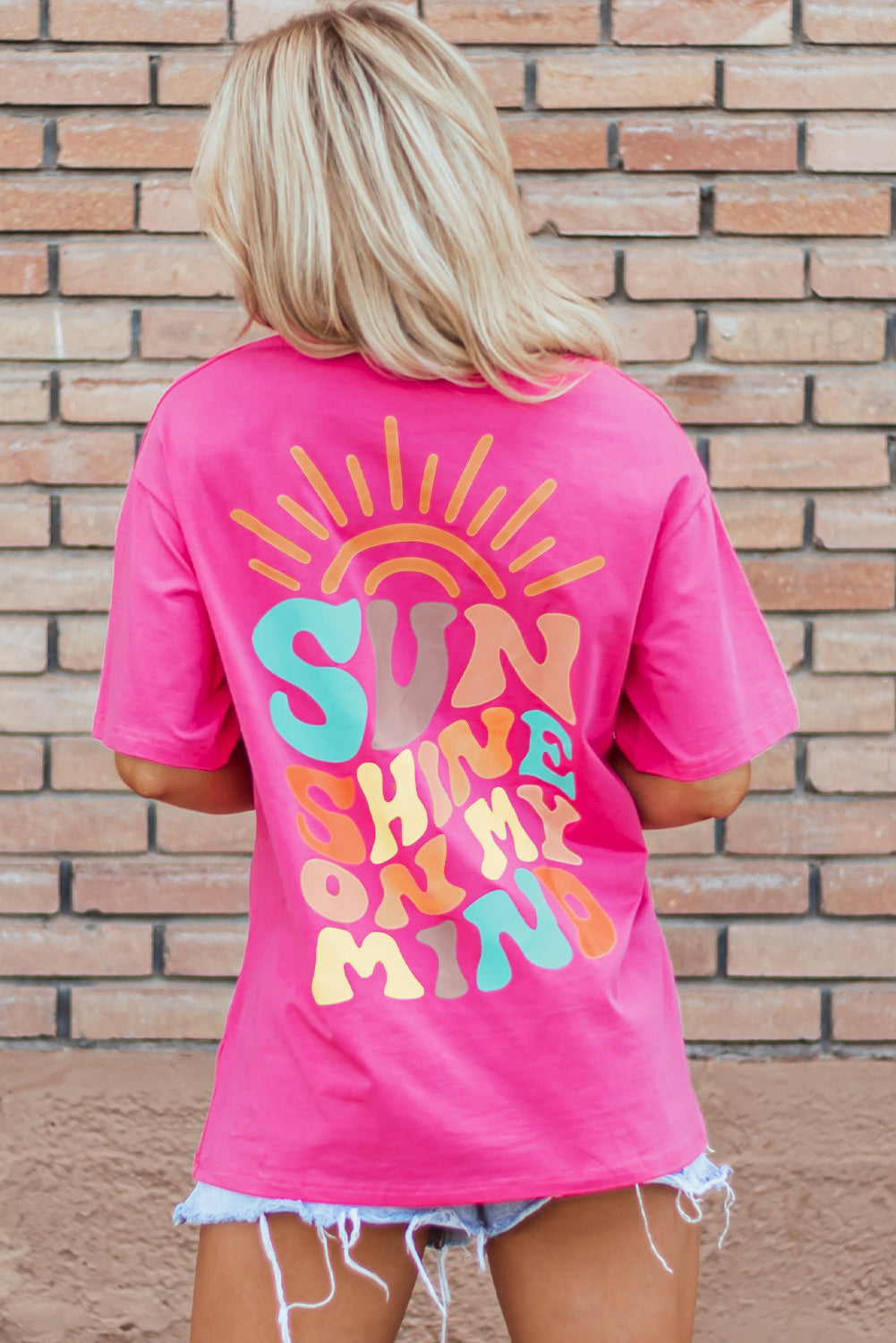 Camiseta gráfica SUNSHINE ON MY MIND rosa brillante