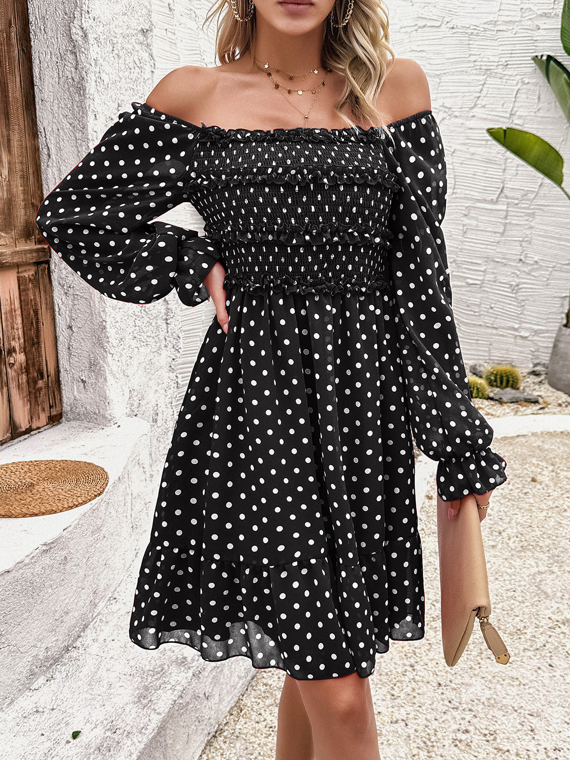 Robe smockée à pois et manches longues