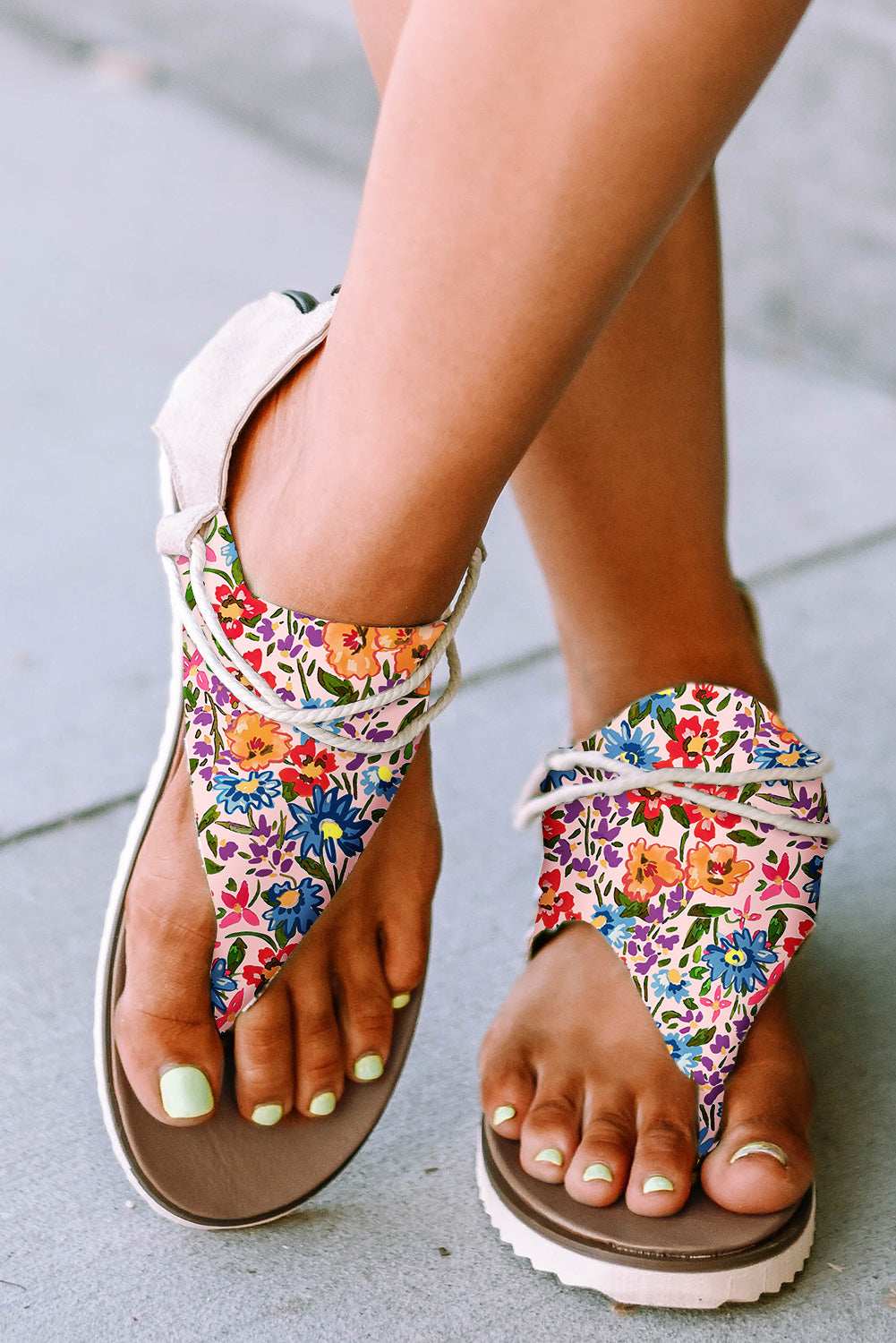 Sandalias con chanclas con cremallera y estampado floral multicolor