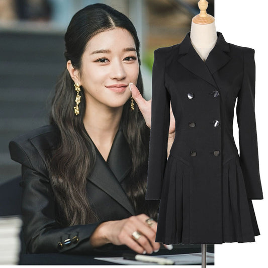 Double-breasted black slim trench coat