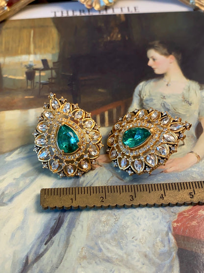 Boucles d'oreilles exquises en diamants rétro