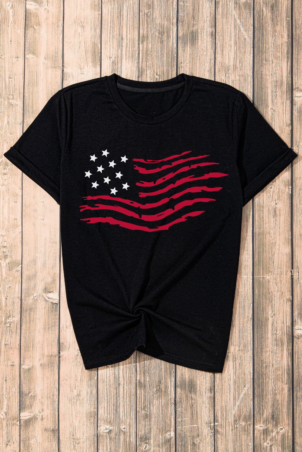 Camiseta negra con cuello redondo y gráfico de bandera americana