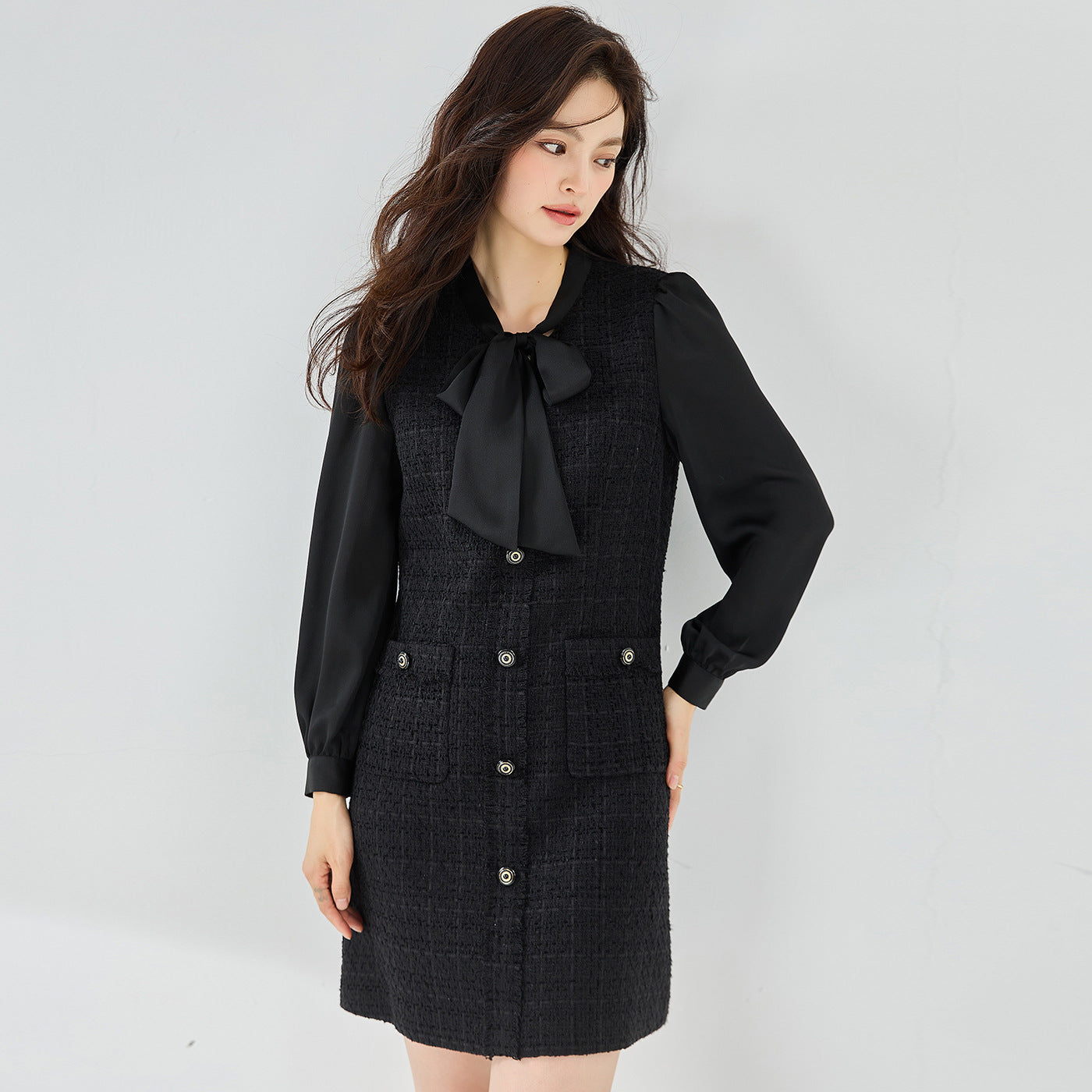 Robe noire à manches longues en tweed