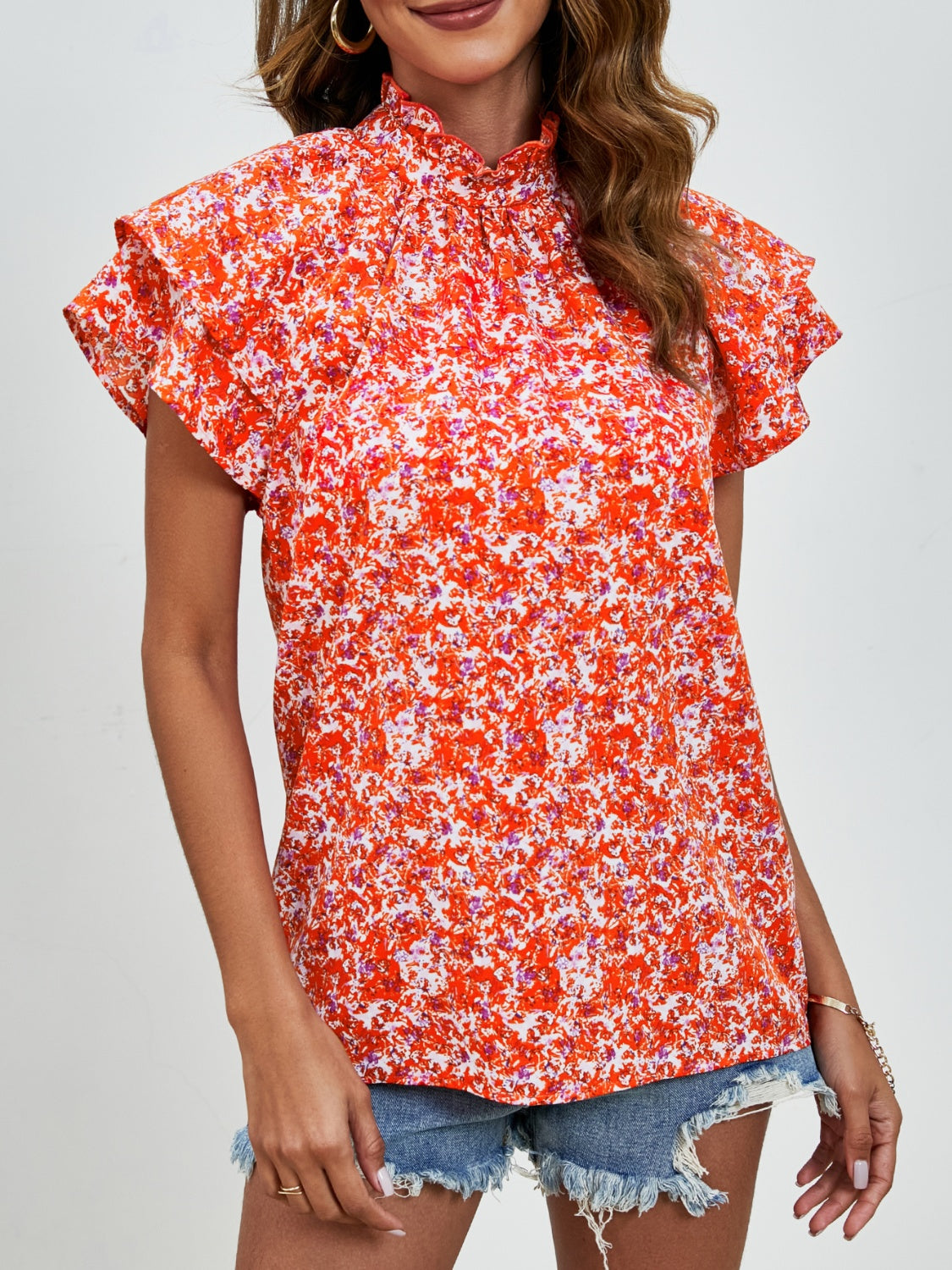 Blusa con mangas con volante y cuello simulado con estampado floral de florecitas