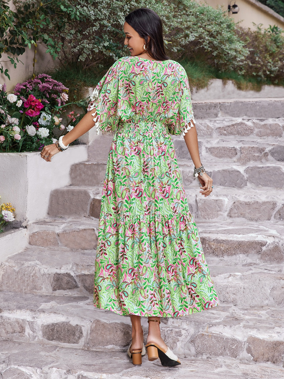 Robe smockée à manches courtes et col en V fleuri