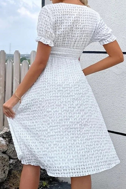 Robe texturée à manches courtes et surplis