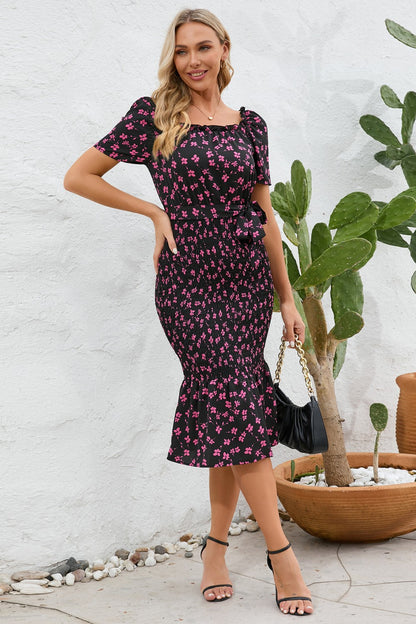 Vestido midi con cintura anudada y estampado de volantes