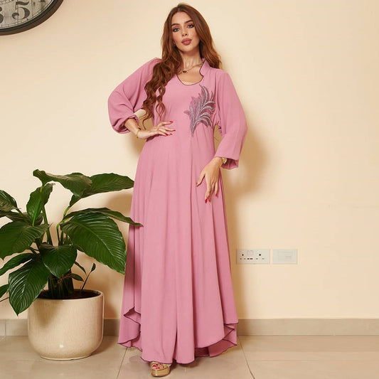 Robe ample à manches longues pour femmes avec appliques sur la poitrine du Moyen-Orient