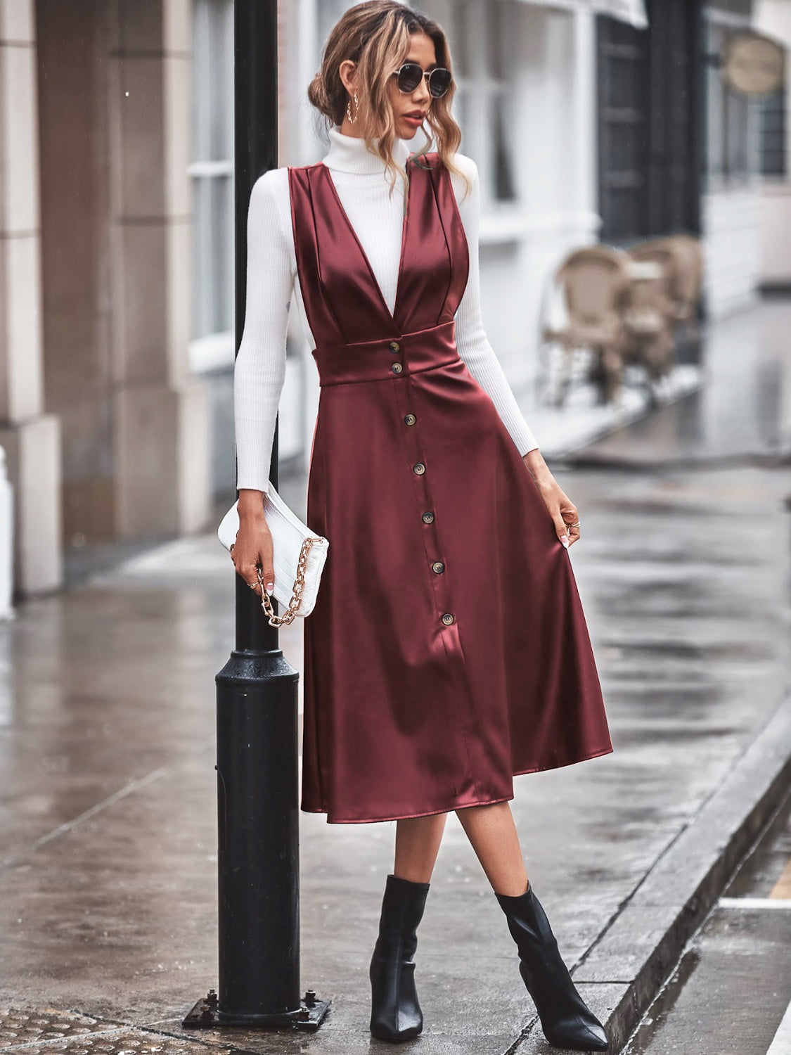 Vestido midi con botones y escote cruzado