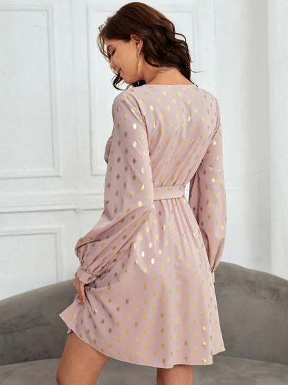 Robe à manches longues avec surplis imprimé et nouée