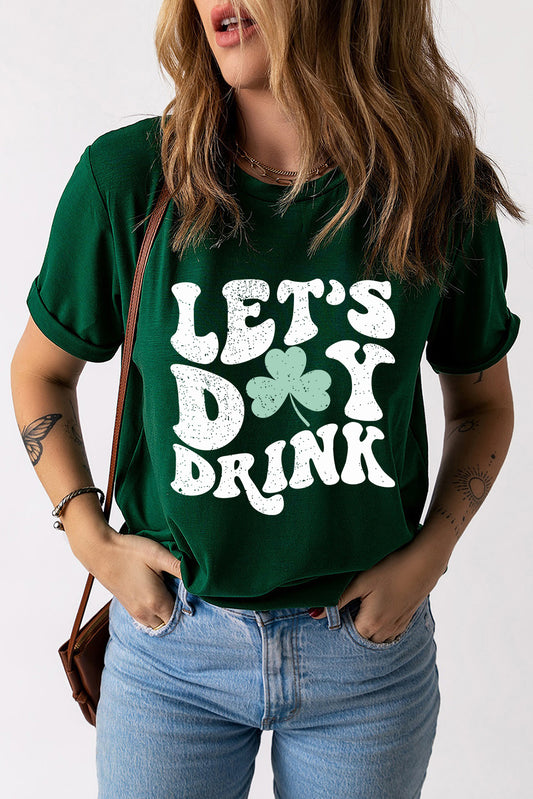 Camiseta con cuello redondo y estampado de trébol de Let's Day Drink en verde