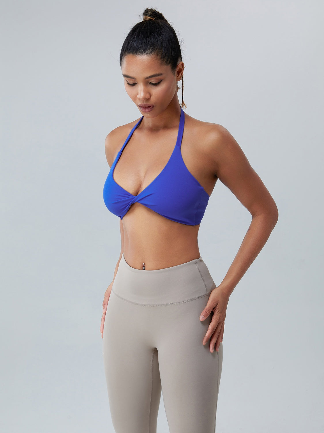 Soutien-gorge actif torsadé à col licou