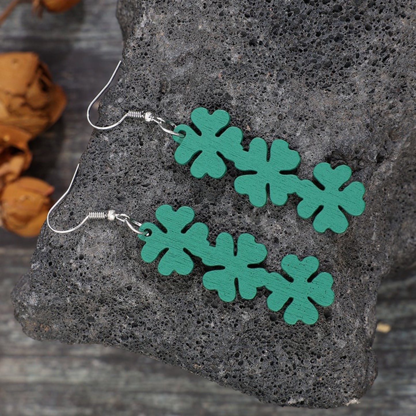 Boucles d'oreilles pendantes en bois Lucky Clover