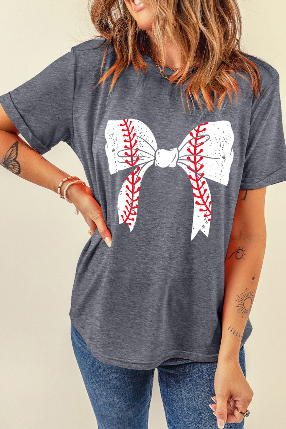 Camiseta informal con gráfico de lazo de béisbol gris