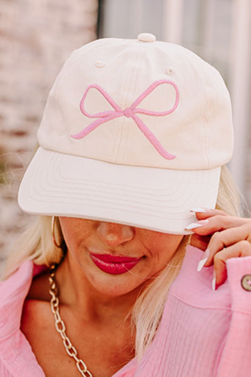 Gorra de béisbol bordada con lazo de niña blanca