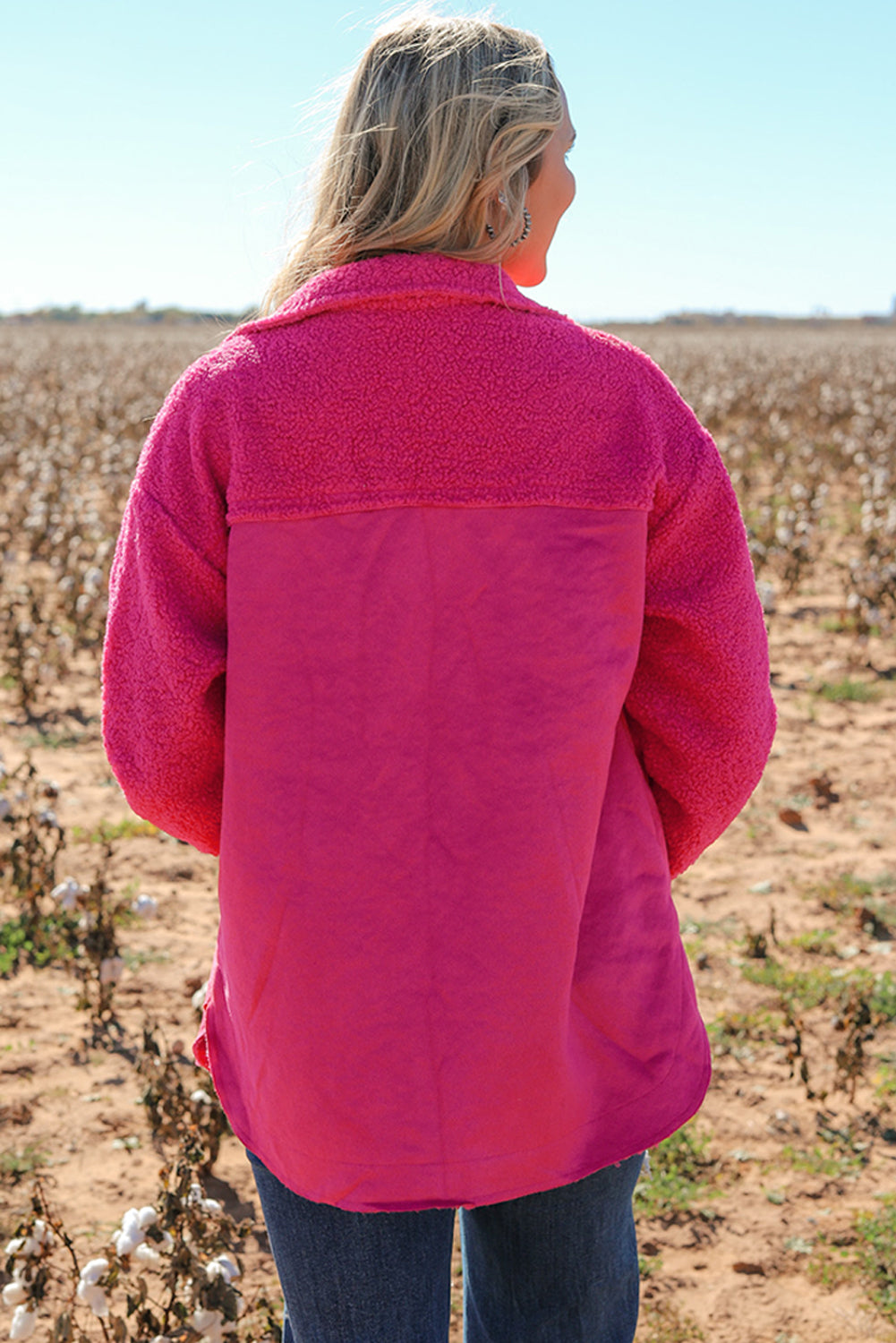 Chaqueta con botones y patchwork de sherpa de ante sintético en rosa brillante