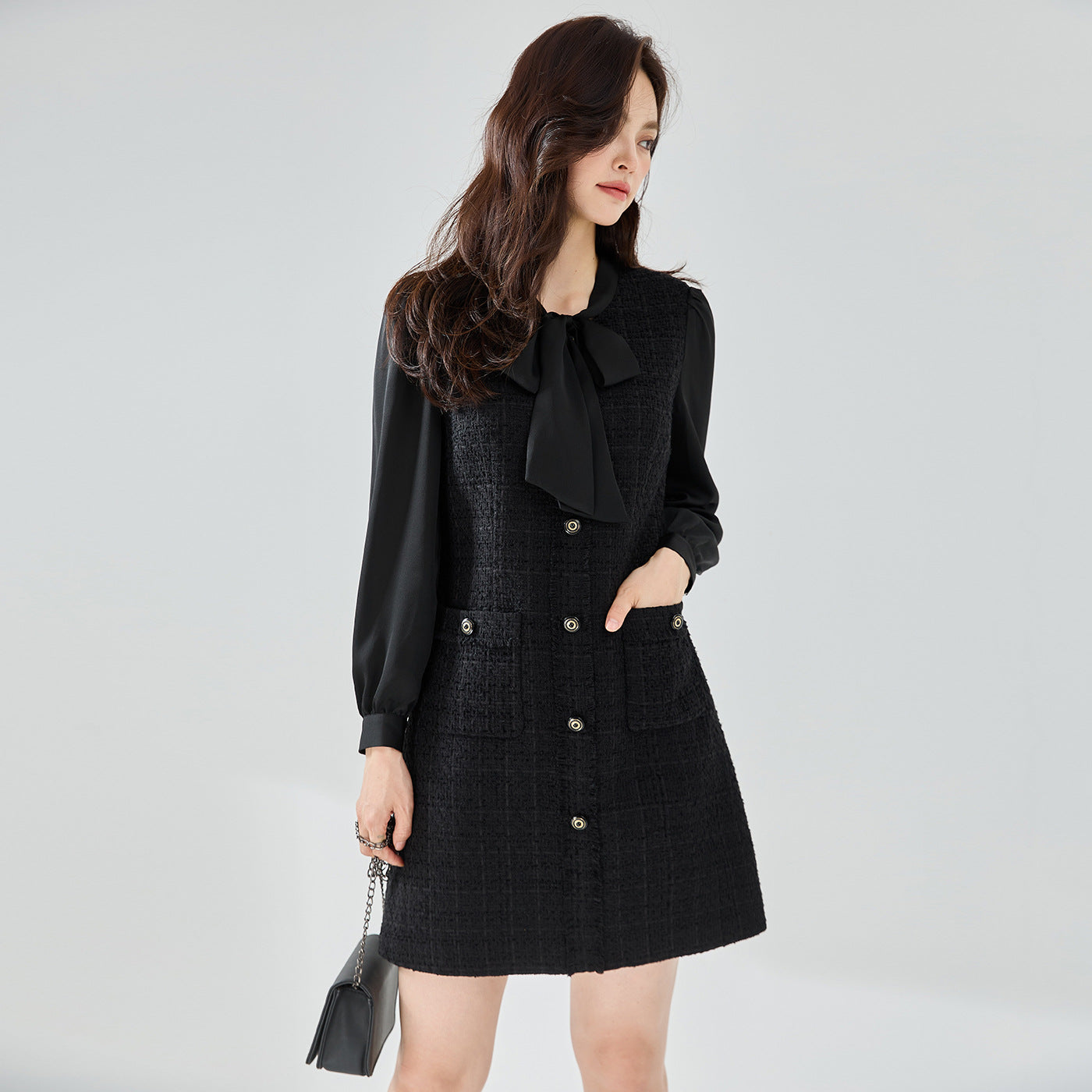 Robe noire à manches longues en tweed