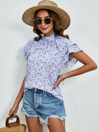 Blusa con mangas con volante y cuello simulado con estampado floral de florecitas