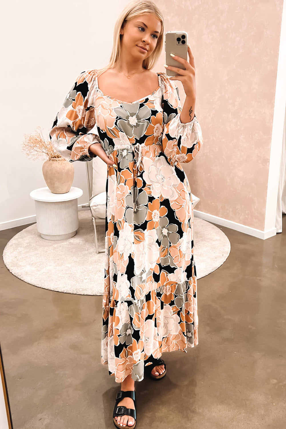 Robe longue florale audacieuse à manches bouffantes et à nouer à la taille