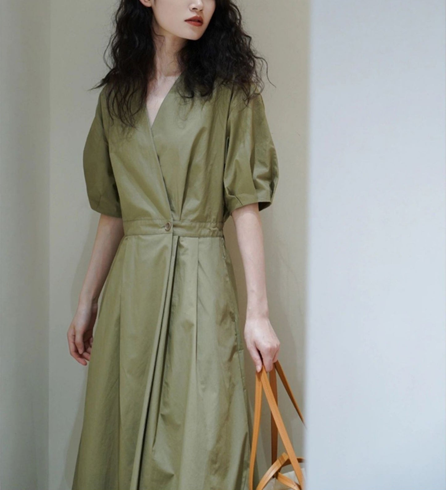 Robe Verte Serrée À La Taille Col V Femme