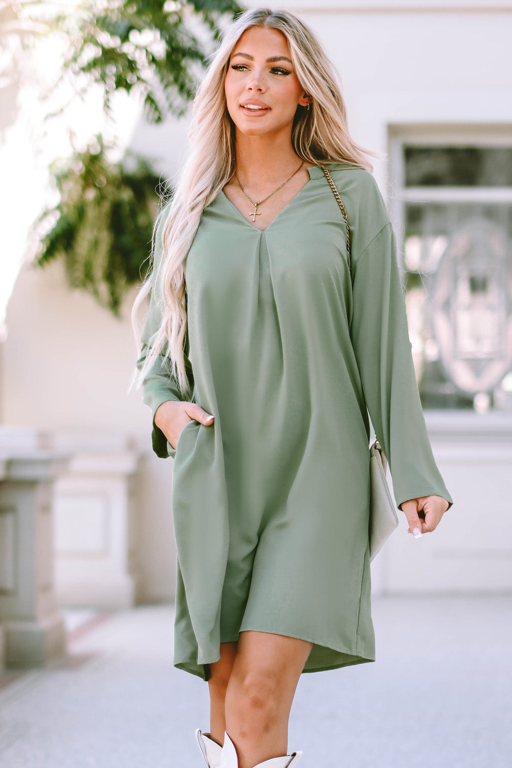 Vestido casual fluido con manga enrollable verde