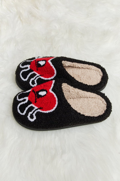 Pantuflas de felpa con estampado de corazones Melody Love