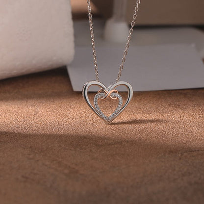 Collar de plata de ley 925 con incrustaciones de circonitas en forma de corazón