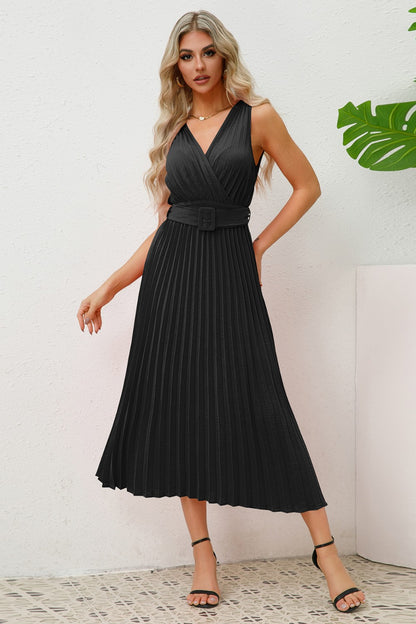 Robe plissée mi-longue sans manches avec surplis