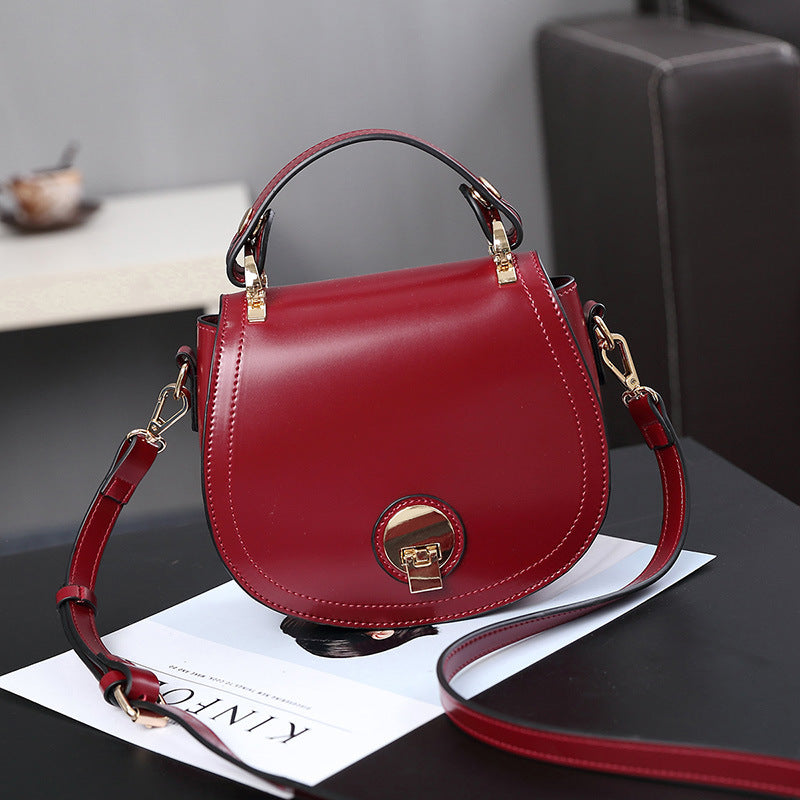 The New South Korean fashion handbag Mini Shoulder bag bag ladies handbag on behalf of a pig