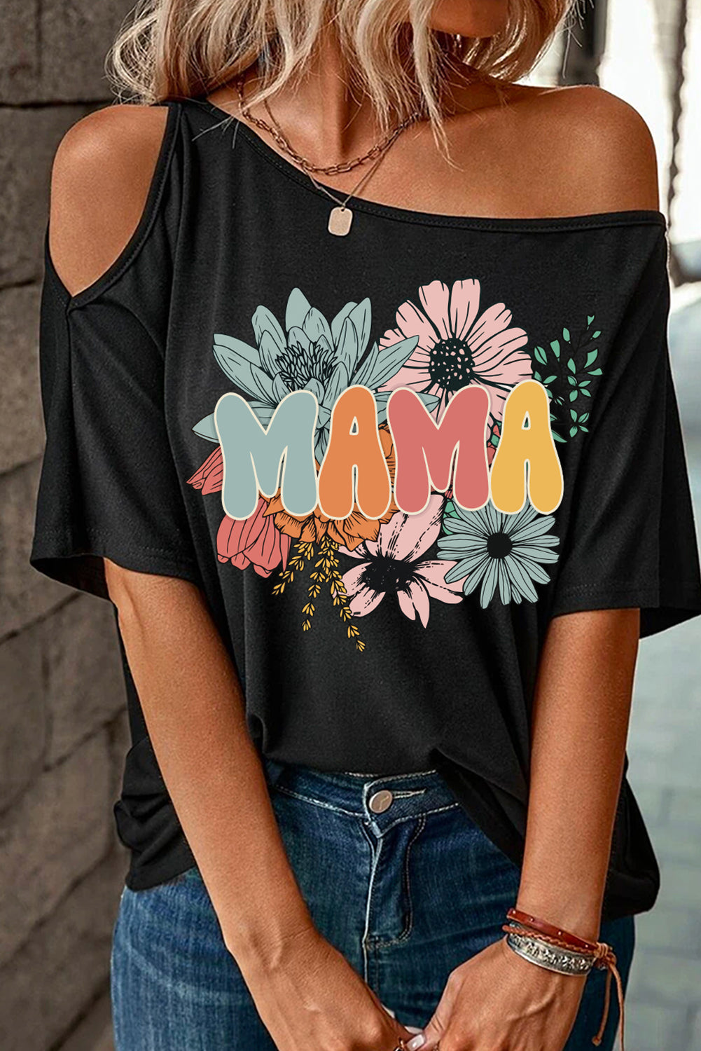 Camiseta informal con cuello asimétrico y gráfico de flores MAMA negra