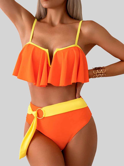 Conjunto de bikini con muescas y tirantes finos