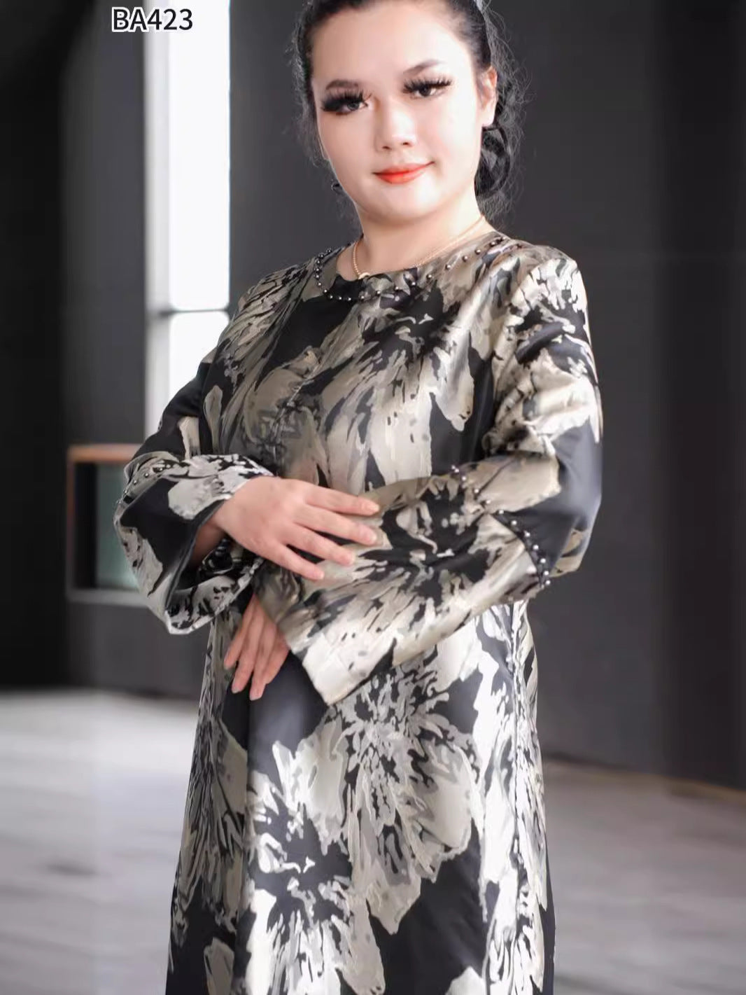 Women's Black Pearl Plus Size Robe Dress