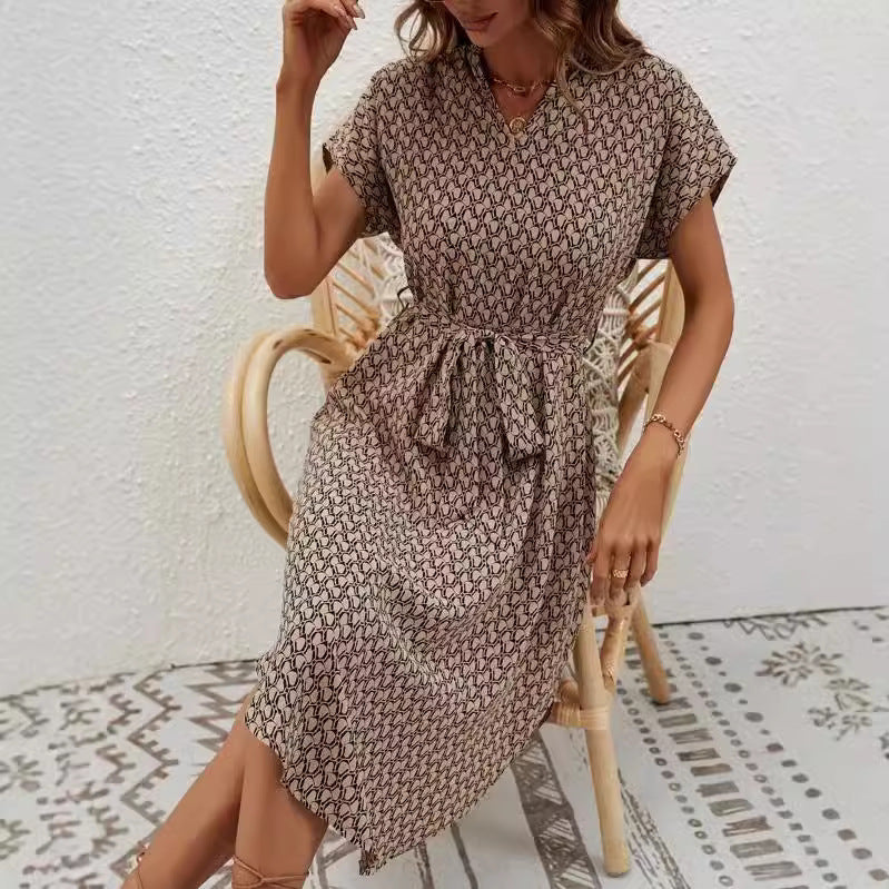 Vestido ajustado con escote en V y mangas con control de cintura y estampado de moda