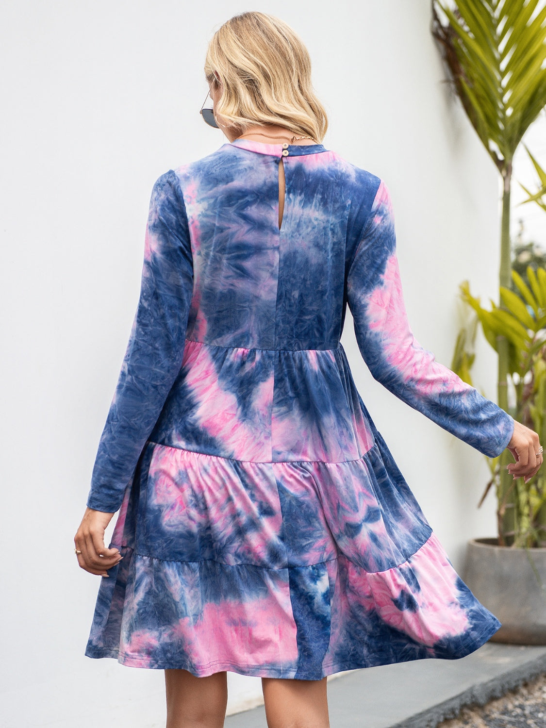 Robe étagée à manches longues et col rond tie-dye