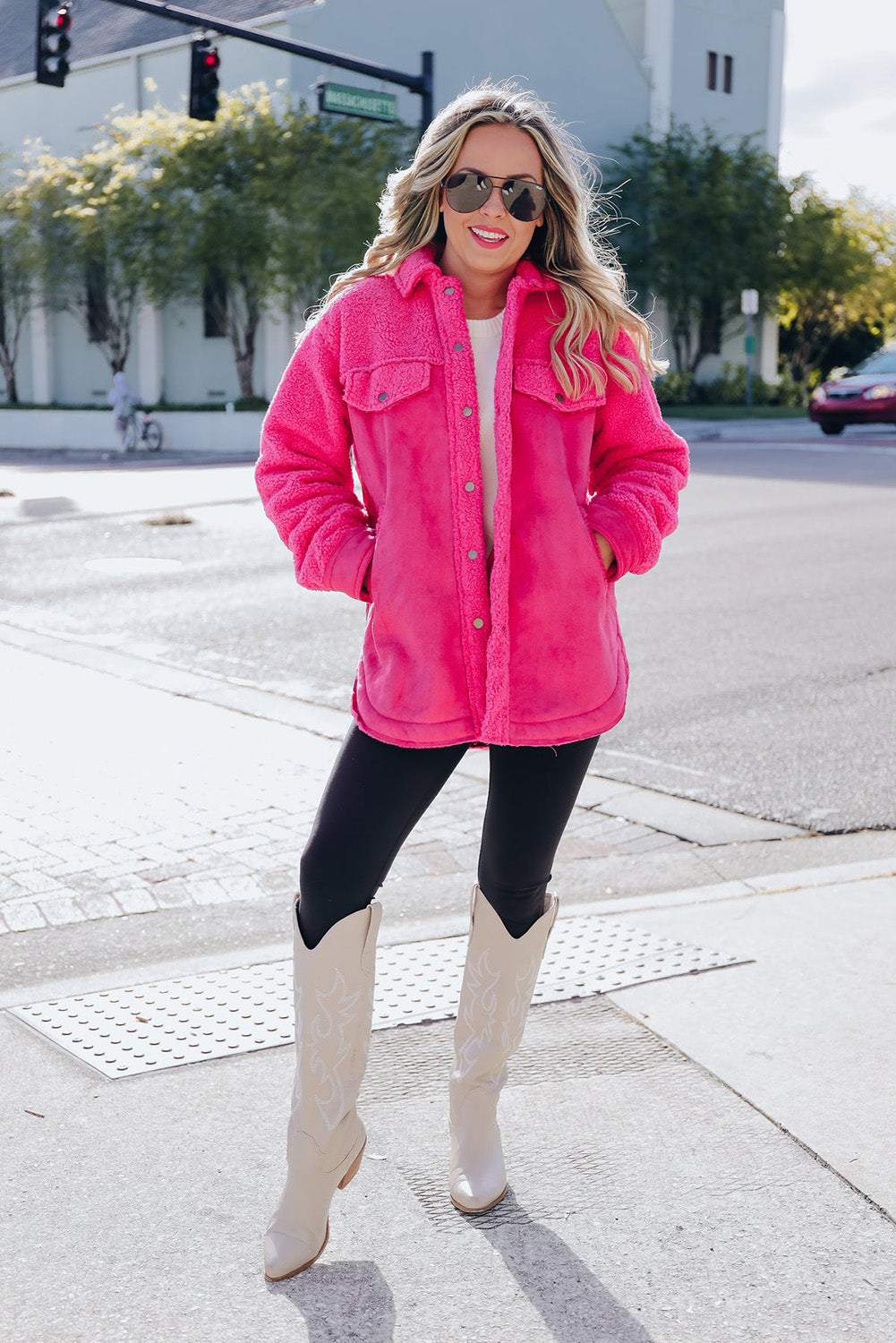 Chaqueta con botones y patchwork de sherpa de ante sintético en rosa brillante