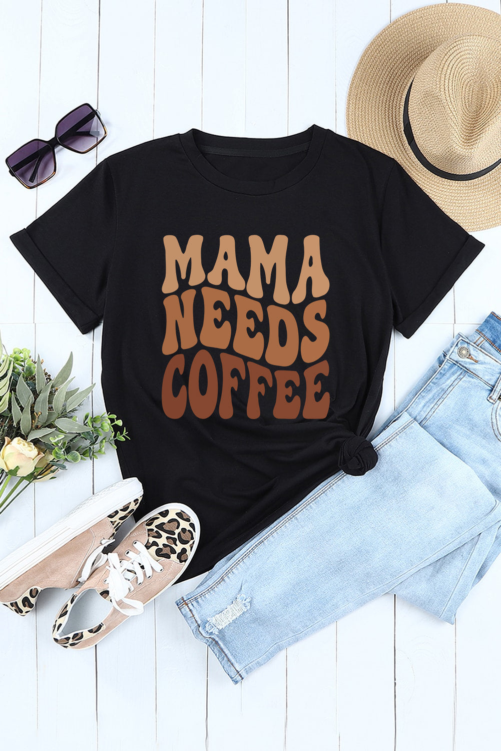 Camiseta gráfica negra MAMA NECESITA CAFÉ