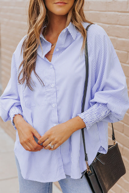 Chemise boyfriend rayée à revers smockés bleu ciel avec poche