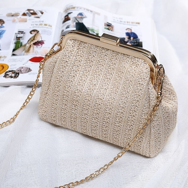 Mini sac tissé en paille, tendance de la mode estivale