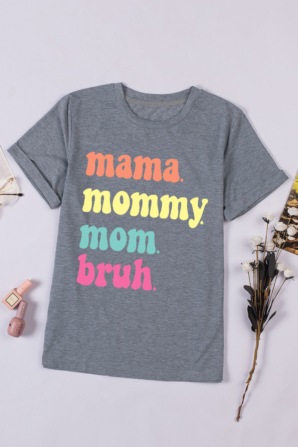 Camiseta gris con estampado de letras Mama y cuello redondo