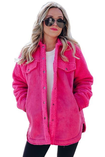 Chaqueta con botones y patchwork de sherpa de ante sintético en rosa brillante