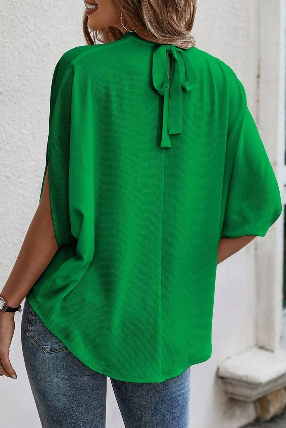 Blusa anudada con manga de murciélago de color sólido verde brillante