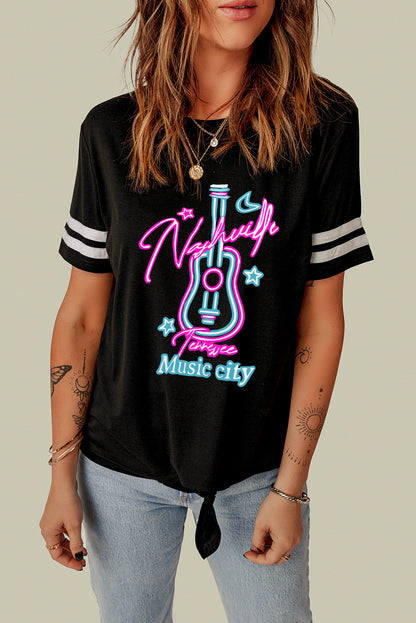 Camiseta negra con gráfico de manga a rayas y estampado de guitarra Music City